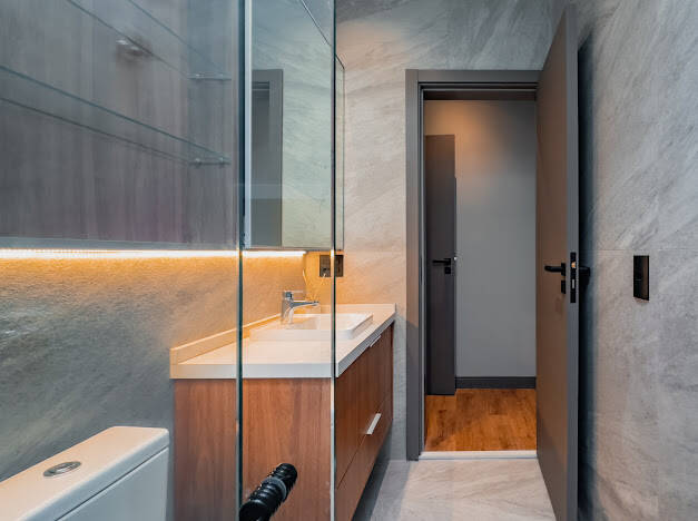 Casa à venda no Le Portier Nautic Residence com 5 suítes e acesso direto à represa